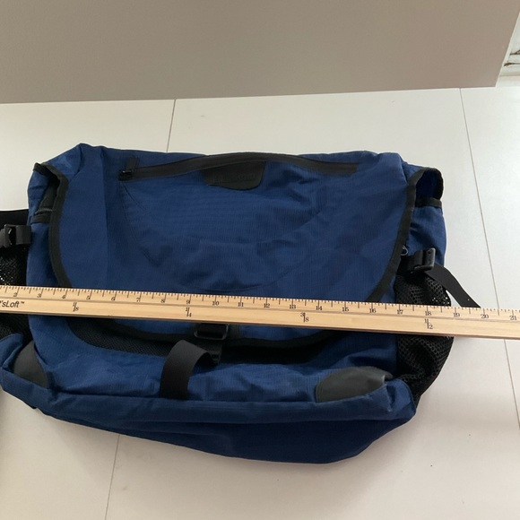 L.L. Bean Navy and Black Laptop Messenger Crossbody Bag - Picture 11 of 13